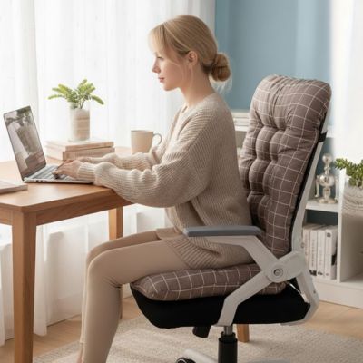 coussin de chaise femme travail détendue