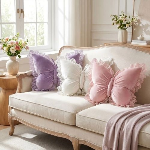 Coussin décoratif pour canapé disponible en plusieurs couleurs 