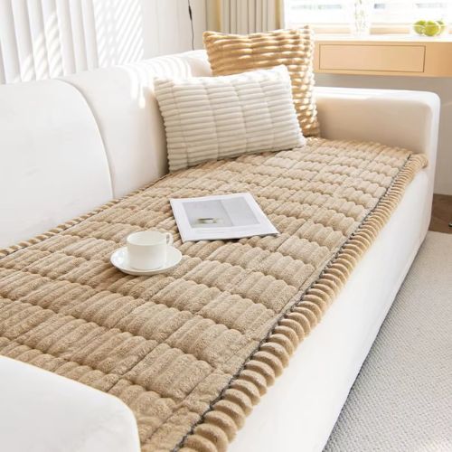 Housse de canapé matelassée effet peluche beige
