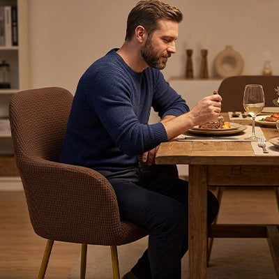 Repas confortable grâce à une housse de chaise