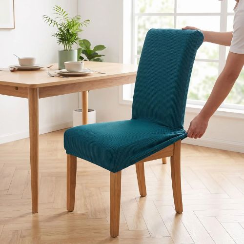Pose rapide d'une housse de chaise extensible