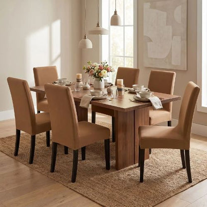 Housse de chaise extensible dans une salle à manger élégante