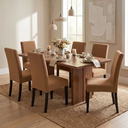 Housse de chaise extensible dans une salle à manger élégante