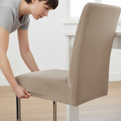 Ajustement rapide d'une housse de chaise salle à manger