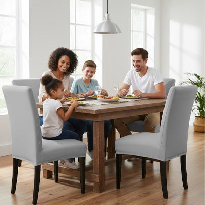 Famille autour d'une housse de chaise salle à manger