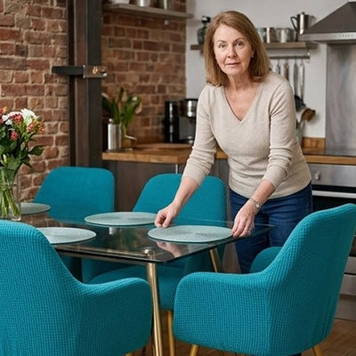 Housse de chaise dans une salle à manger moderne 