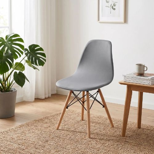 Housse de chaise scandinave dans un intérieur élégant et moderne