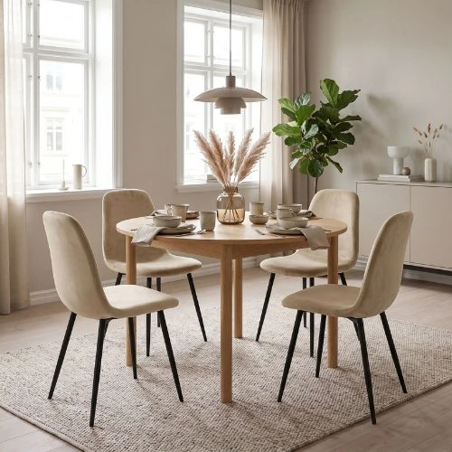 Housse de chaise scandinave dans une salle à manger élégante