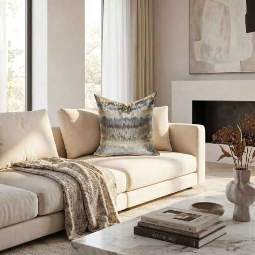 Housse de coussin 50x50 cm en jacquard sur canapé moderne