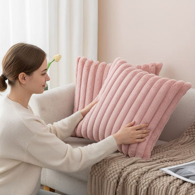 housse de coussin fausse fourrure rose