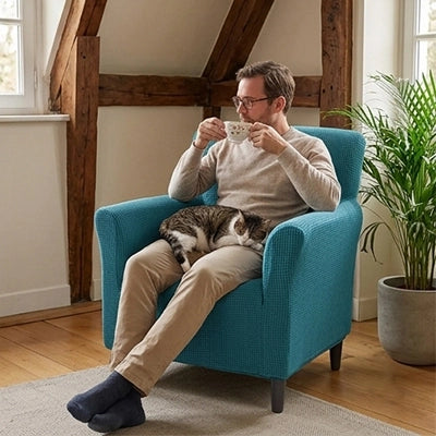 Homme savourant un moment sur une housse pour fauteuil