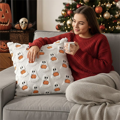 Housses de coussins halloween dans un salon confortable