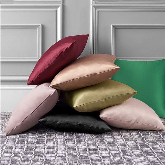 Housses de coussins en satin disponible en plusieurs coloris tendance