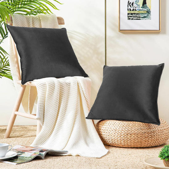 Housses de coussins en satin noir pour décoration moderne
